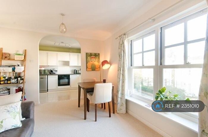 2 Bedroom Flat To Rent In Brooklands Court, London, NW6