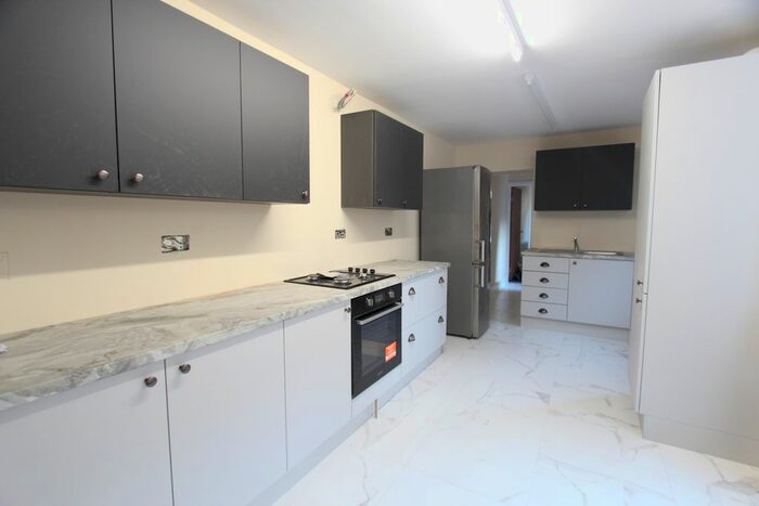 4 Bedroom Semi-Detached House To Rent In Gathorne Road, N22