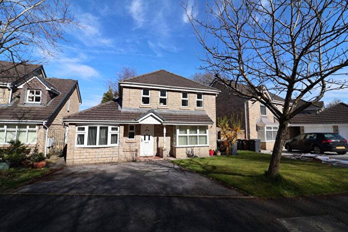 4 Bedroom Detached House For Sale In Woodlea Road, Glossop, SK13