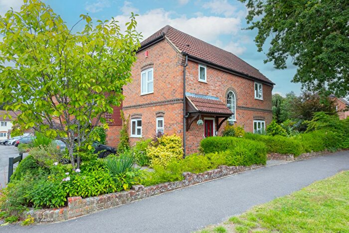 3 Bedroom Detached House For Sale In Lower Moor, Yateley, GU46