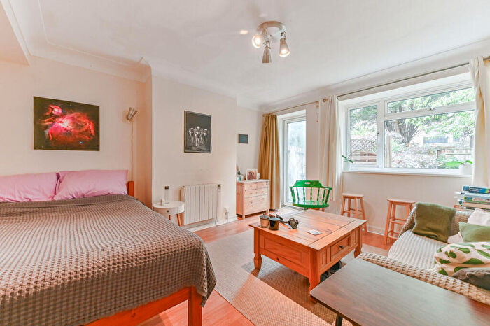 Studio For Sale In Dorset Gardens, Mitcham, CR4