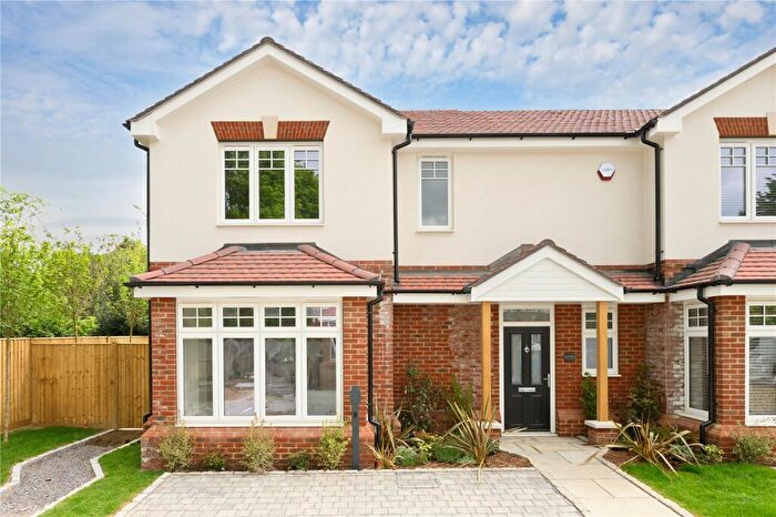 3 Bedroom Semi-Detached House For Sale In Beverley Close, Weybridge, KT13
