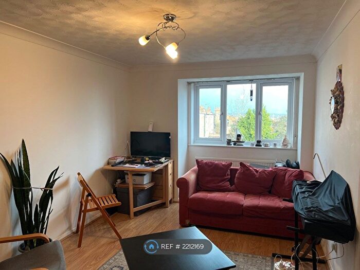 1 Bedroom Flat To Rent In Caroline Close, London, N10