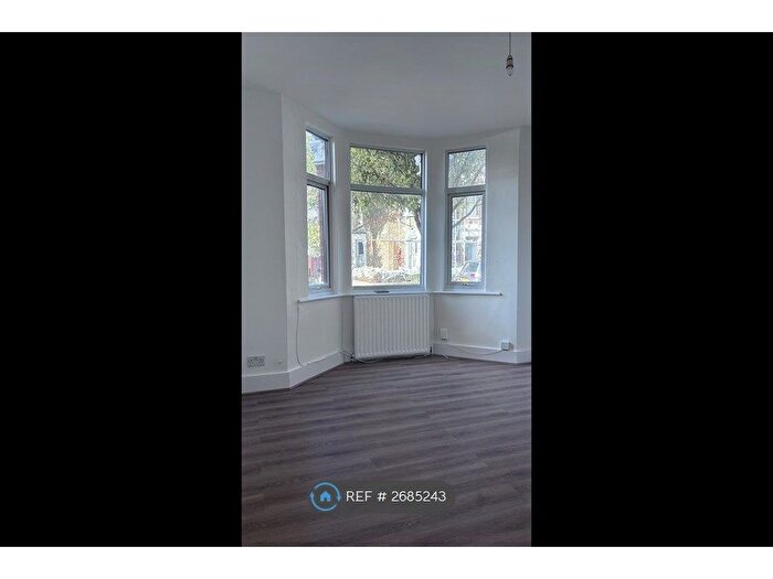 1 Bedroom Flat To Rent In Montague Road, London, E11