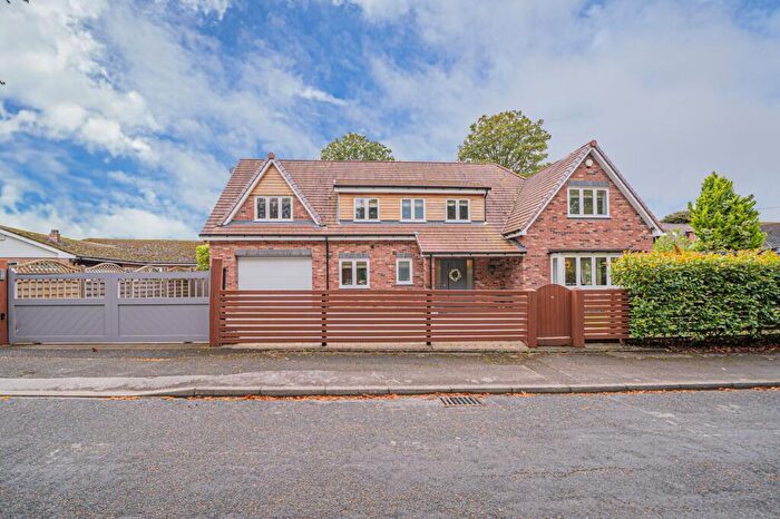 5 Bedroom Detached House For Sale In Woodcote Drive, Dorridge, B93