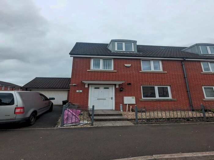 3 Bedroom House To Rent In Gelli Grafog, Port Tenant, Swansea, SA1