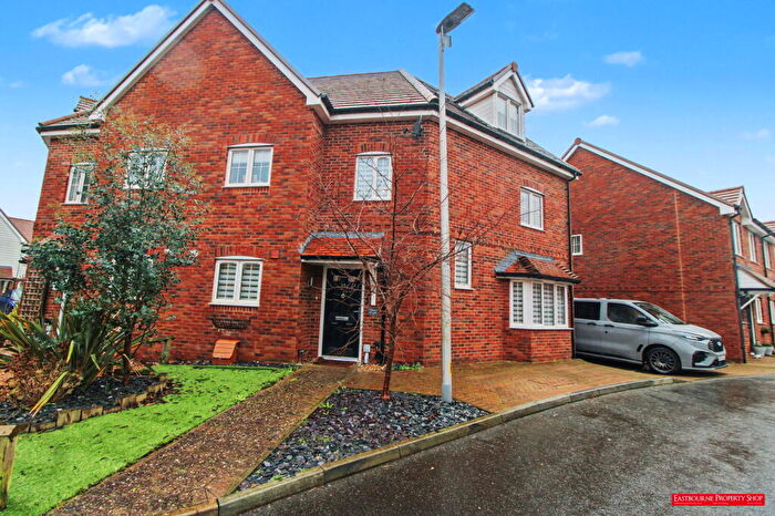 4 Bedroom Semi-Detached House For Sale In Woodacres Way, Hailsham, BN27