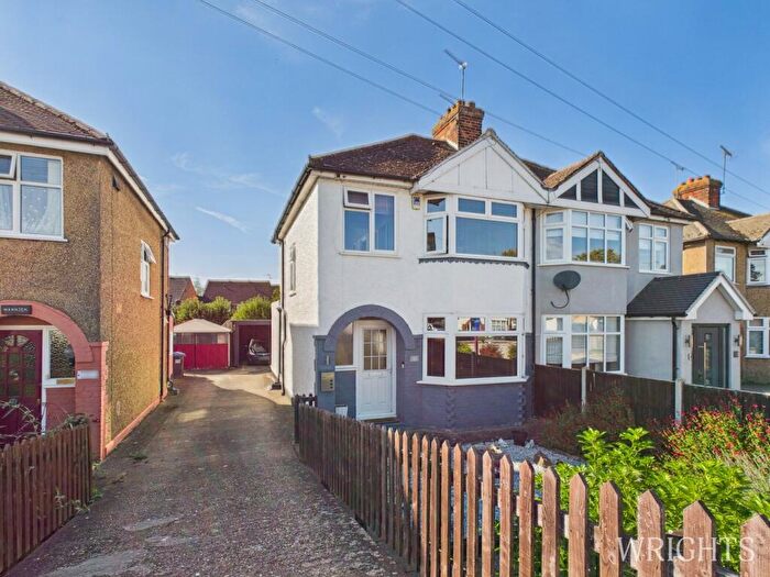 3 Bedroom Semi-Detached House For Sale In Holme Road, Hatfield, AL10