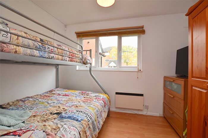 1 Bedroom Flat To Rent In Peartree Avenue, London, SW17