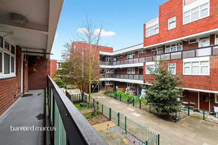 1 Bedroom Flat For Sale In Woking Close, Roehampton, London, SW15