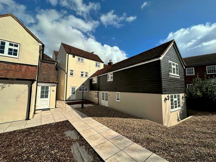 2 Bedroom Apartment To Rent In Chertsey, KT16