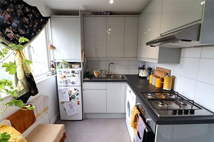 Studio To Rent In Rose Glen, London, NW9