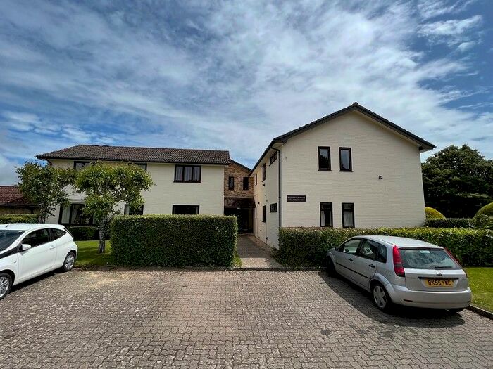 2 Bedroom Flat To Rent In Rothbury Park, New Milton, Hampshire., BH25