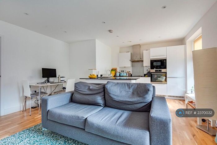 1 Bedroom Flat To Rent In Leven Road, London, E14