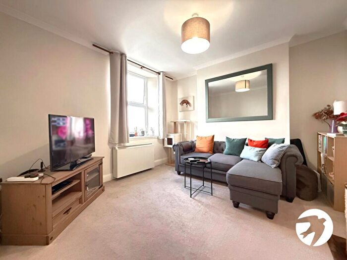2 Bedroom Flat For Sale In Delacourt Road, London, SE3