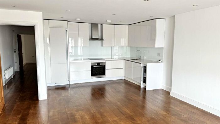 2 Bedroom Flat To Rent In Cavendish House, Marine Parade, Worthing, BN11