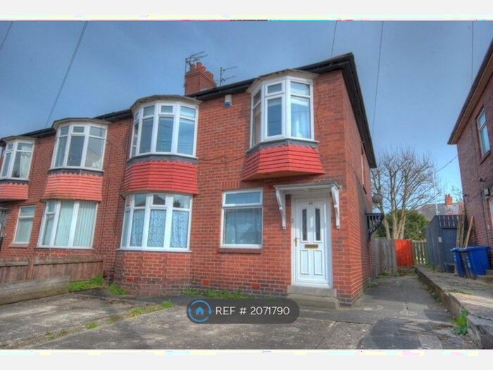 3 Bedroom Flat To Rent In Ovington Grove, Newcastle Upon Tyne, NE5