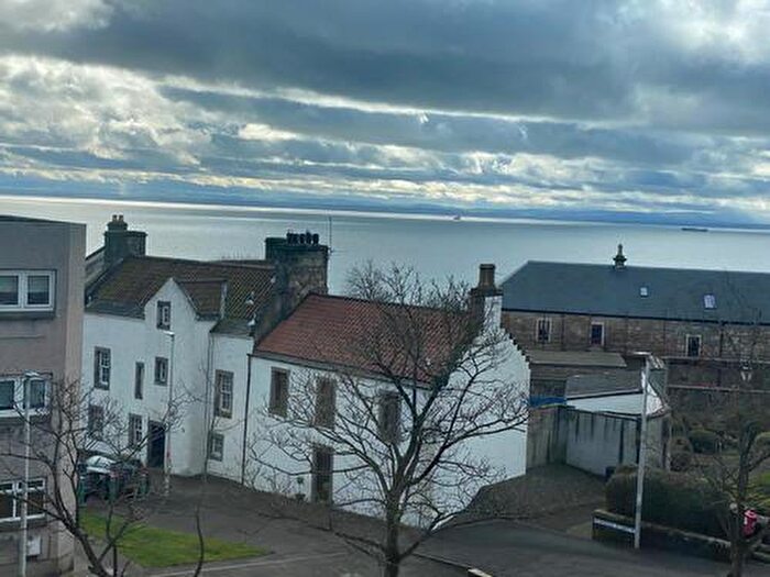 2 Bedroom Flat To Rent In High Street, Dysart, KY1