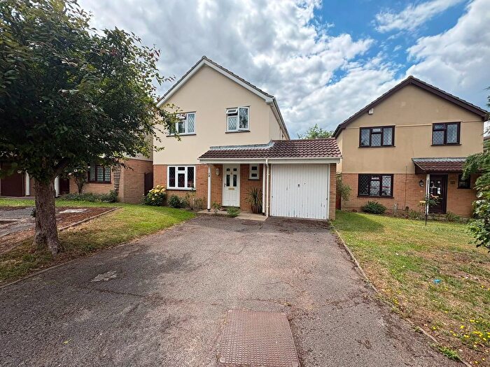 4 Bedroom Detached House For Sale In Panters, Swanley, BR8