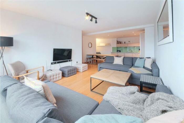 2 Bedroom Apartment To Rent In Graham Street, London, N1
