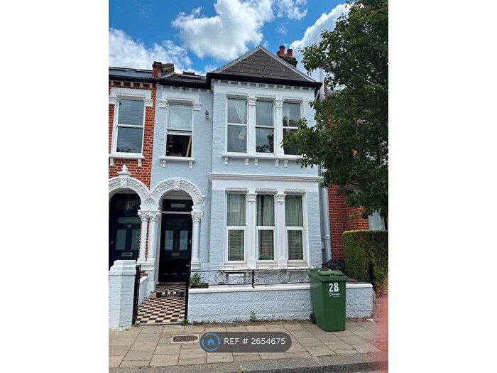2 Bedroom Flat To Rent In Edgeley Road, London, SW4