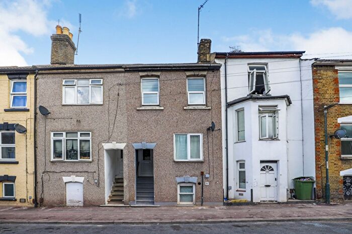 3 Bedroom Terraced House To Rent In Thorold Road, Chatham, ME5