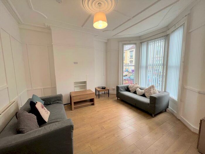 5 Bedroom Terraced House To Rent In Blantyre Road, Liverpool - Available / Academic Year, L15