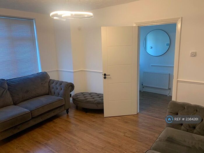 4 Bedroom Semi-Detached House To Rent In Third Avenue, Dagenham, RM10