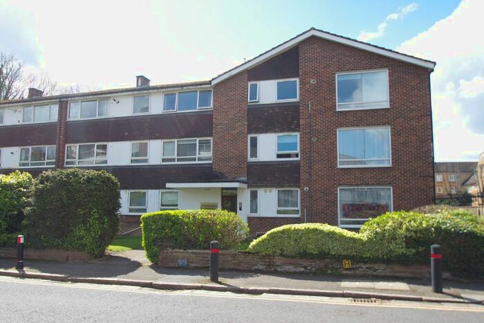 2 Bedroom Flat To Rent In Crakers Mead, Rosslyn Road, Watford, WD18