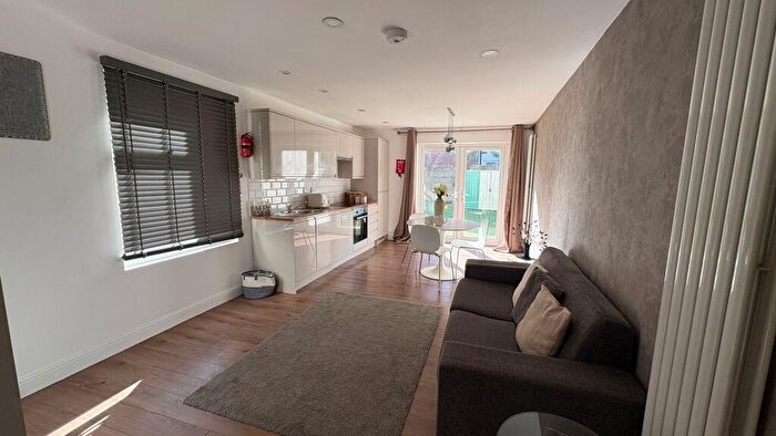 2 Bedroom Flat To Rent In Harlesden Gardens, London, NW10