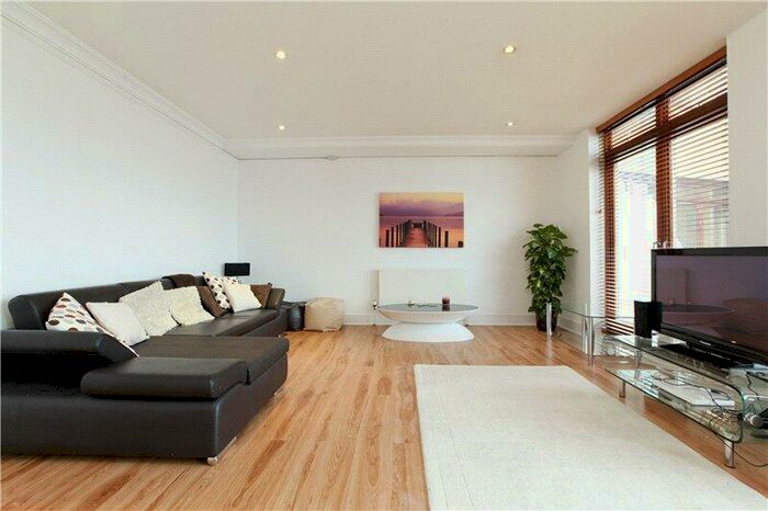 2 Bedroom Apartment To Rent In Turnstone House, Star Place, London, E1W