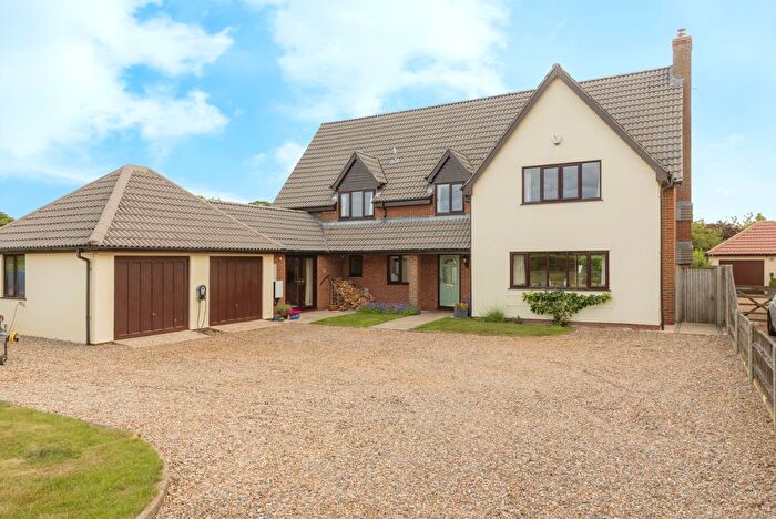 4 Bedroom Detached House For Sale In The Street, Norwich, Norfolk, NR14