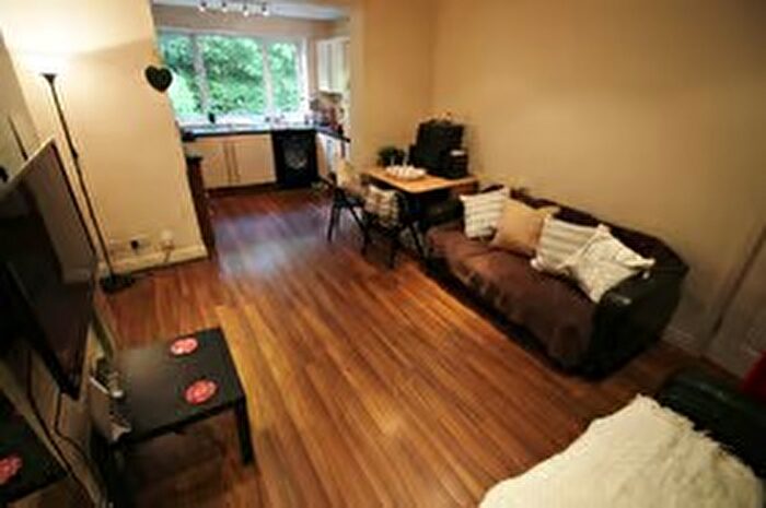 5 Bedroom Terraced House To Rent In Headingley Crescent, Leeds, West Yorkshire, LS6
