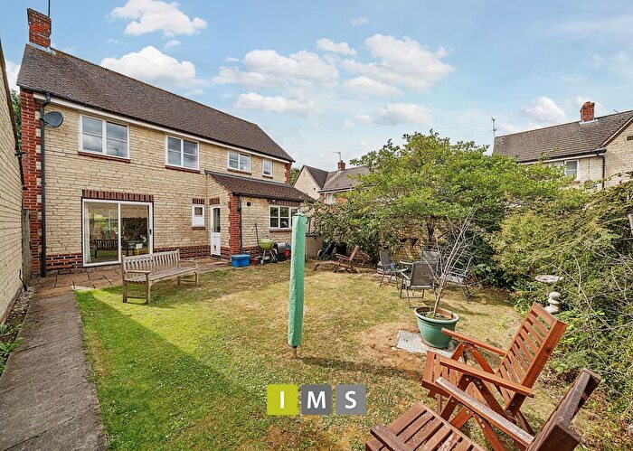 4 Bedroom Detached House For Sale In Corncrake Way, Bicester, OX26