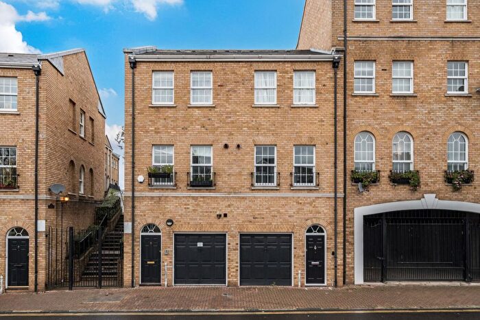 2 Bedroom Detached House For Sale In Rotherhithe Street, Surrey Quays, London, SE16
