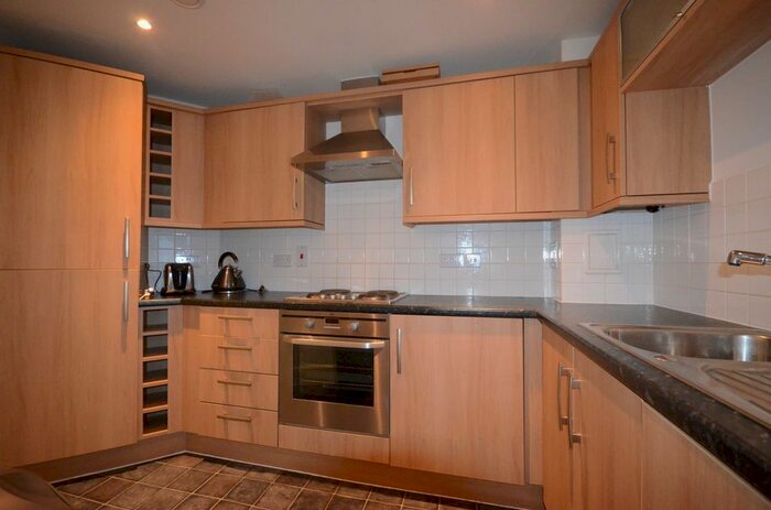 2 Bedroom Flat To Rent In Pavilions, Windsor, SL4
