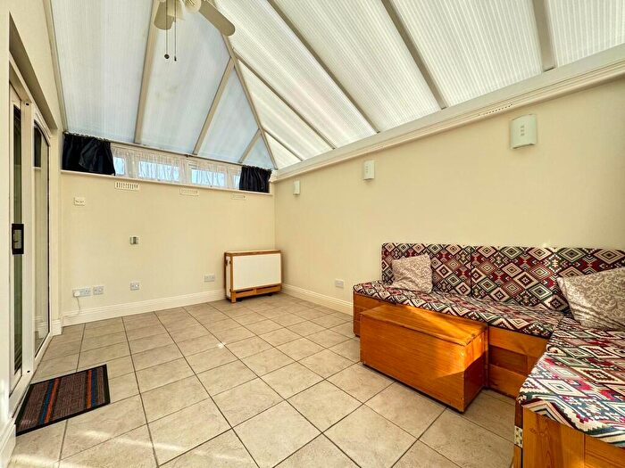 1 Bedroom Flat For Sale In Crouch Road, Burnham-on-Crouch, CM0