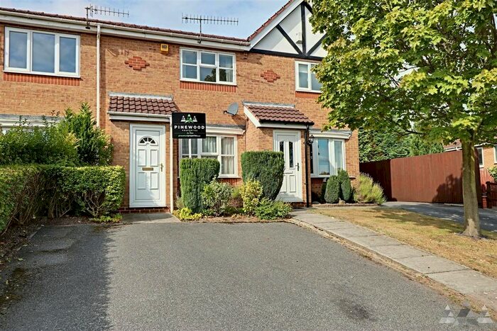 2 Bedroom Town House To Rent In Malia Road, Tapton, Chesterfield, Derbyshire, S41