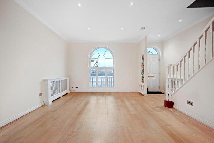 3 Bedroom Terraced House To Rent In Sovereign Crescent, Surrey Quays, SE16