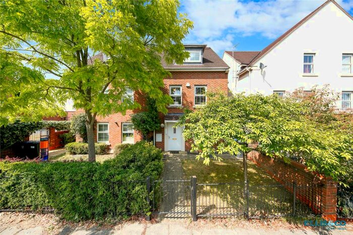 4 Bedroom Semi-Detached House To Rent In Russell Lane, Whetstone, N20