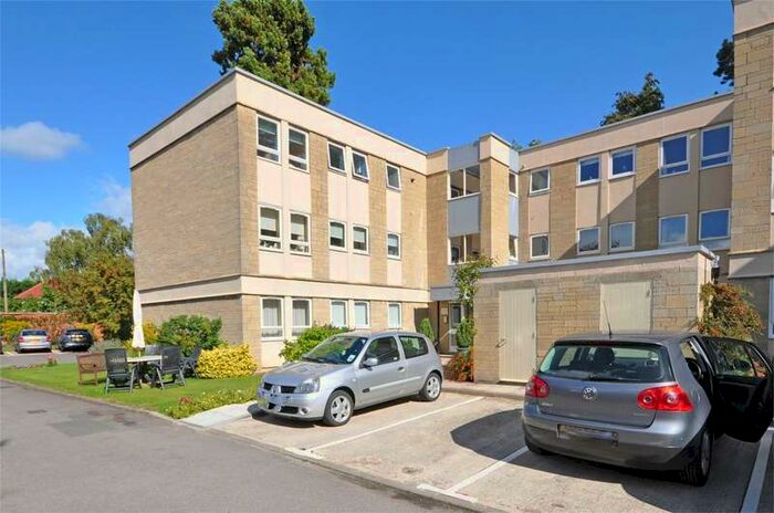 2 Bedroom Flat To Rent In Pittville, Cheltenham, Gloucestershire, GL52