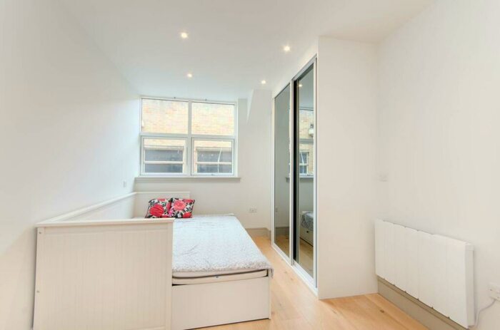 Studio To Rent In Crown Hill, Croydon, CR0