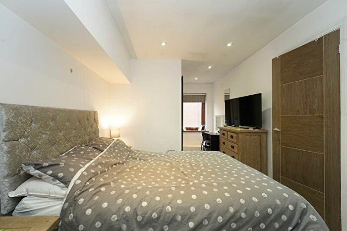 2 Bedroom Flat To Rent In Cross Chapel Street, Leeds, LS6