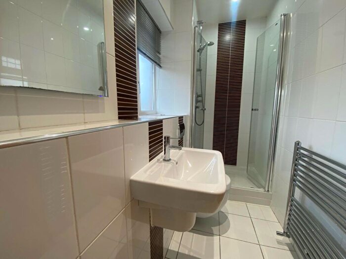 2 Bedroom Flat To Rent In Brookfield House, South Parade, Sutton Coldfield, B72