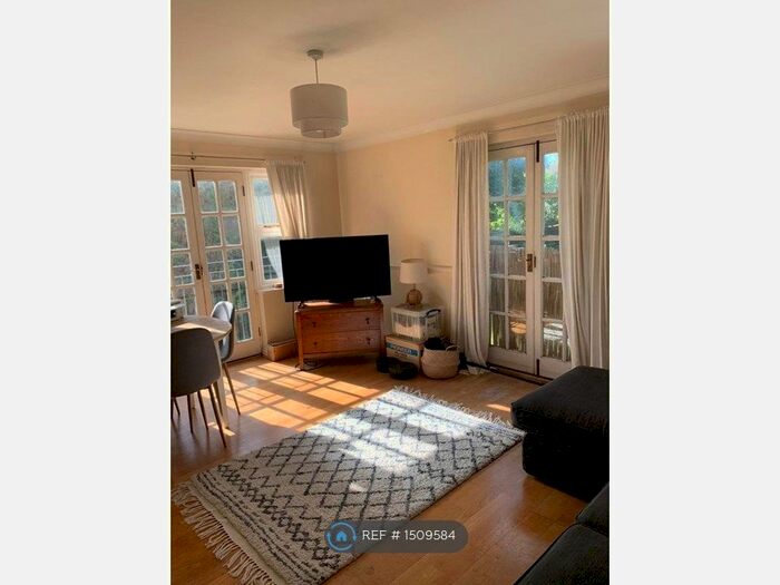 2 Bedroom Flat To Rent In Enversham Court, London, SE23