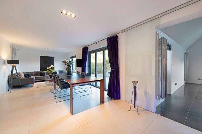 4 Bedroom Detached House To Rent In Bell Lane, Fetcham, KT22