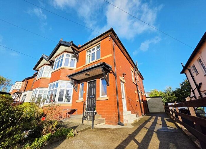 2 Bedroom Flat To Rent In St Anne`s Road, Headingley, Leeds, LS6