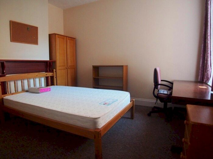 5 Bedroom Terraced House To Rent In Tottenham Road, Portsmouth, PO1