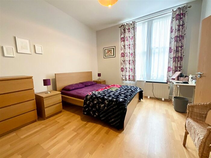 2 Bedroom Flat For Sale In Prince Of Wales Terrace, Scarborough, YO11