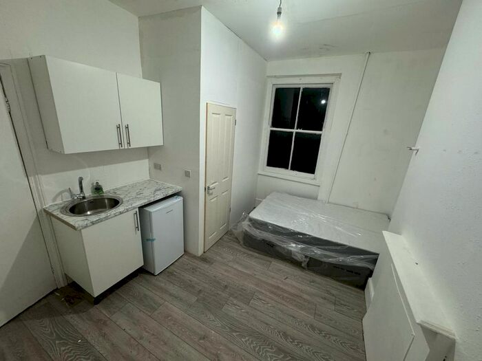 Studio To Rent In London, NW6